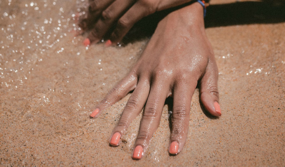 Manicure, podkreślający opaleniznę – które kolory wybrać?