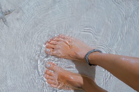 Wakacyjny pedicure – te wzory będą hitem tego lata!