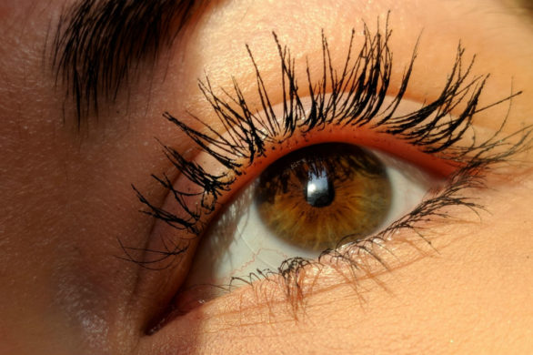 Czarny eyeliner to przeszłość! Teraz malujemy oczy w ten sposób