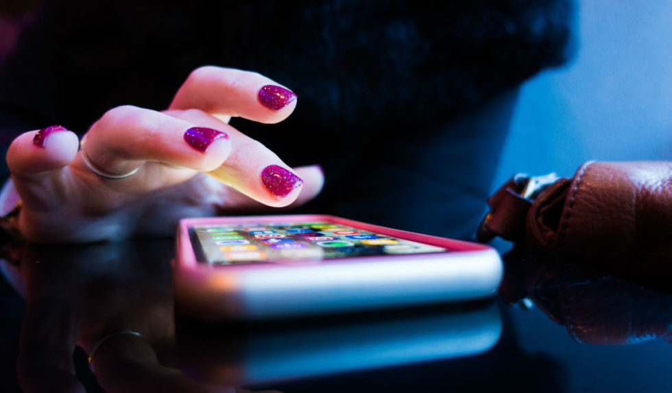 Zaufała manikiurzystce z Internetu. Żałuje, że powierzyła jej swoje paznokcie Zaufała manikiurzystce z Internetu. Żałuje, że powierzyła jej swoje paznokcie
