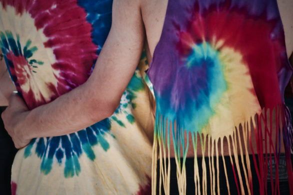 Tie-dye – trend, który zawładnął makijażem