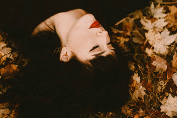 Truskawkowy brąz. Romantyczna propozycja na nadchodzącą jesień