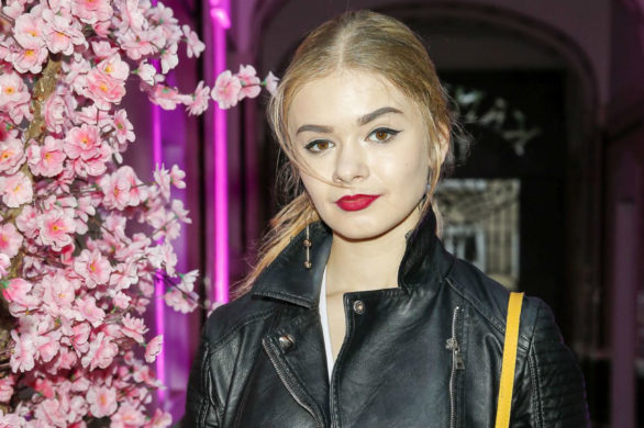 Julka Wróblewska eksperymentuje z perukami. Wybrała niecodzienny kolor