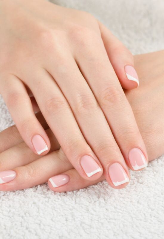 Historia francuskiego manicure. Odkrycie, które zmieniło świat piękna Historia francuskiego manicure. Odkrycie, które zmieniło świat piękna
