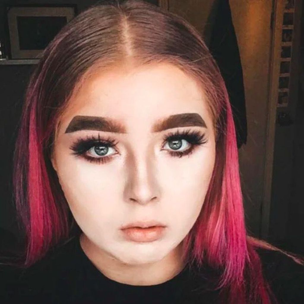 Po wizycie u makijażystki wstydzą się wyjść z domu Po wizycie u makijażystki wstydzą się wyjść z domu