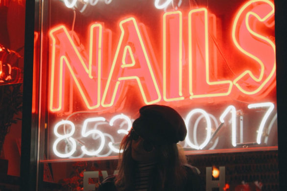 Już nie migdałowe ani kwadratowe. Teraz wszystkie kobiety nadają swoim paznokciom TEN kształt