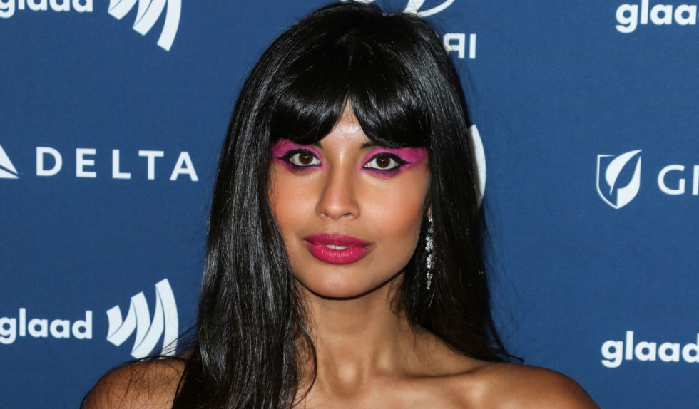 Jameela Jamil zrezygnowała z makijażystki. Na galę Emmy pomalowała się sama