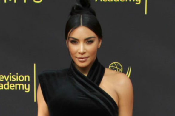 Kim Kardashian rozjaśniła włosy. Postawiła na naturalny kolor