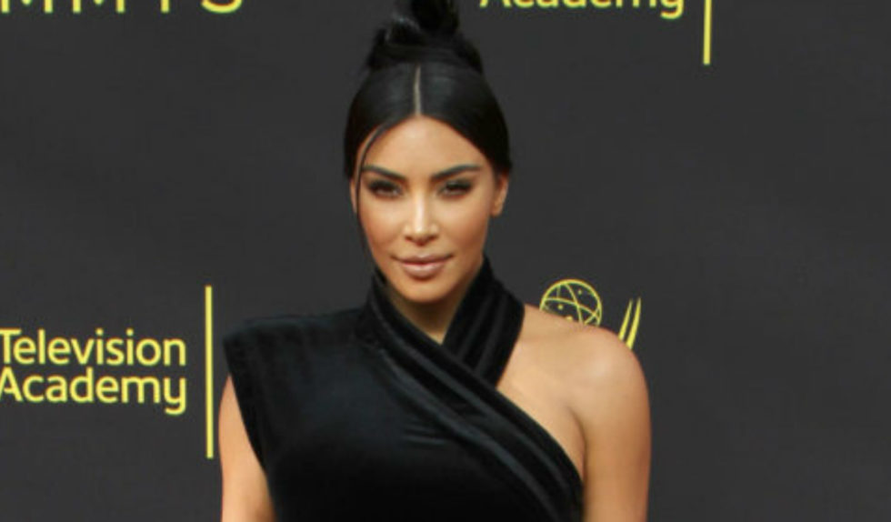 Kim Kardashian rozjaśniła włosy. Postawiła na naturalny kolor Kim Kardashian rozjaśniła włosy. Postawiła na naturalny kolor
