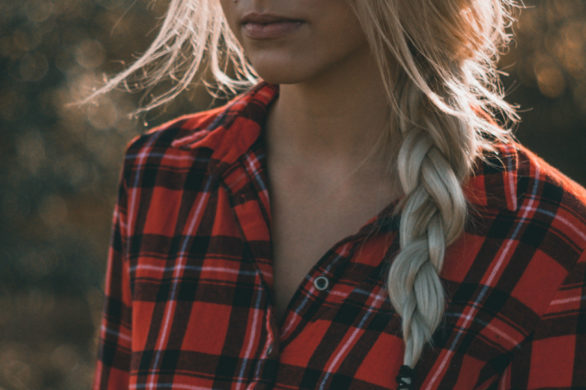 Flanelowa koszula znów w modzie. Zobacz w jaki sposób ją stylizować