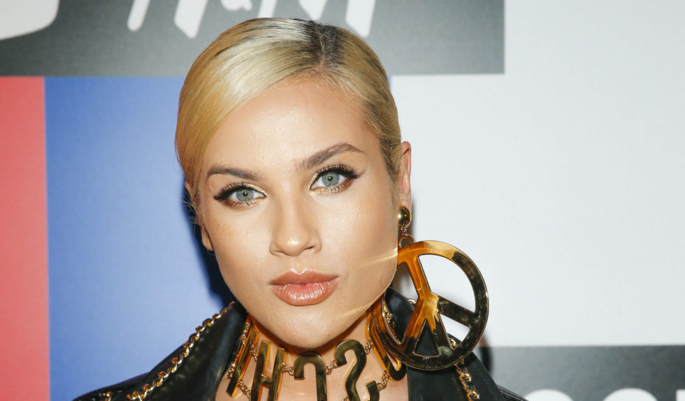 Karolina Gilon postawiła na wielką zmianę. Nie jest już blondynką! Fani: „Kobieta z klasą” Karolina Gilon postawiła na wielką zmianę. Nie jest już blondynką! Fani: „Kobieta z klasą”