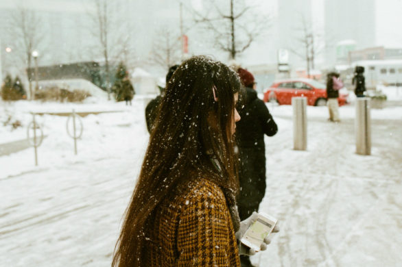 Trzy piękne fryzury na zimę. Zrobisz je w 5 minut!