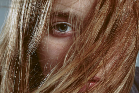 Olejek rycynowy przyspiesza porost rzęs? Zdaniem naukowców to MIT