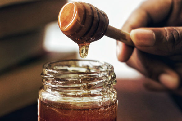 Pielęgnacja z natury: miodowy balsam do rąk na popękane i suche dłonie