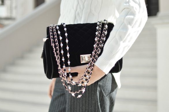 Małe torebki: najmodniejsze modele i jak je nosić
