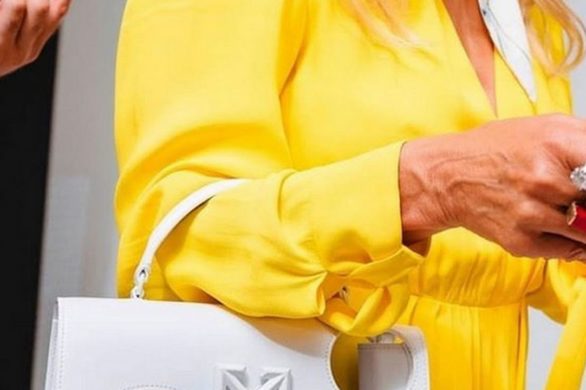 Niepraktyczna torebka robi furorę na Instagramie. Jej fason wzbudza sporo emocji
