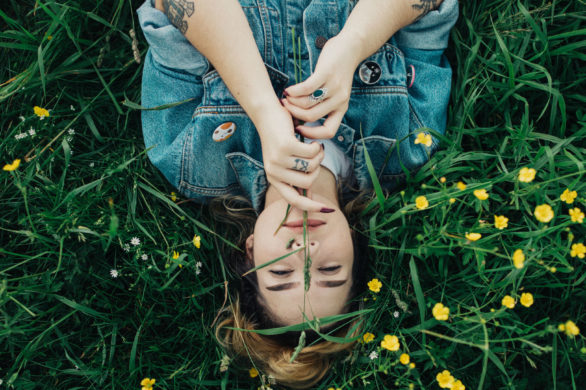 Ziołoocet i włosomyjka. Oto jak ziołowe napary pomogły mi poradzić sobie z przetłuszczaniem się włosów