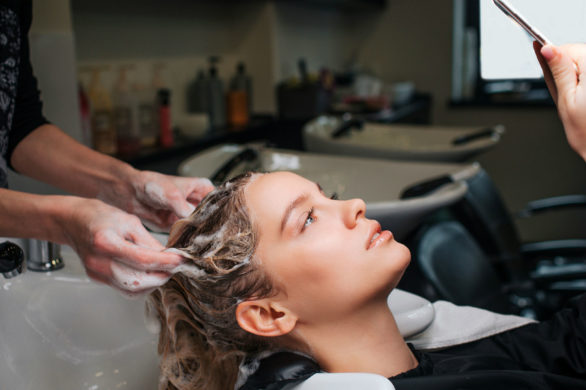 7 typów klientek, przez które fryzjerki myślą o zmianie zawodu