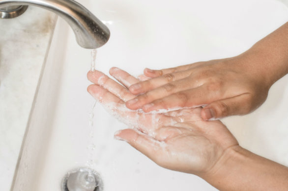 Myjesz dłonie prawidłowo? Eksperci wyjaśniają jak chronić się przed koronawirusem