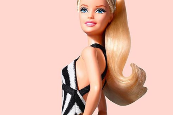 „Celebrujmy kobiecość – celebrujmy prawdziwość”. O nieidealnej lalce Barbie z cellulitem