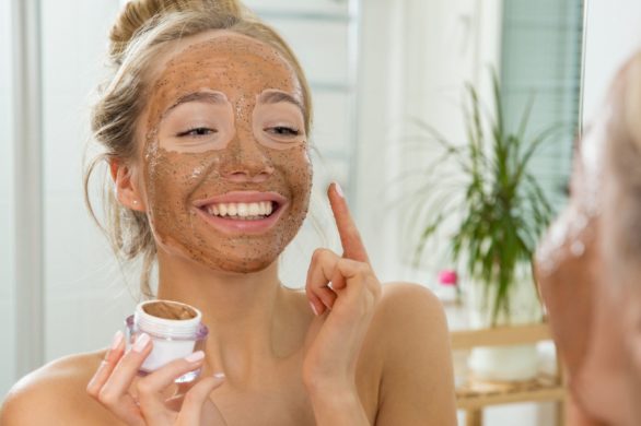 Czym jest gumkowanie twarzy?