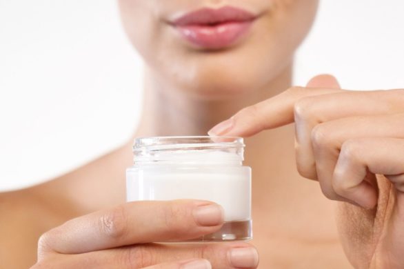 Kobiety pokochały kosmetyki z ceramidami. Formuły z tym składnikiem są wspaniałym rozwiązaniem dla dwóch typów cery