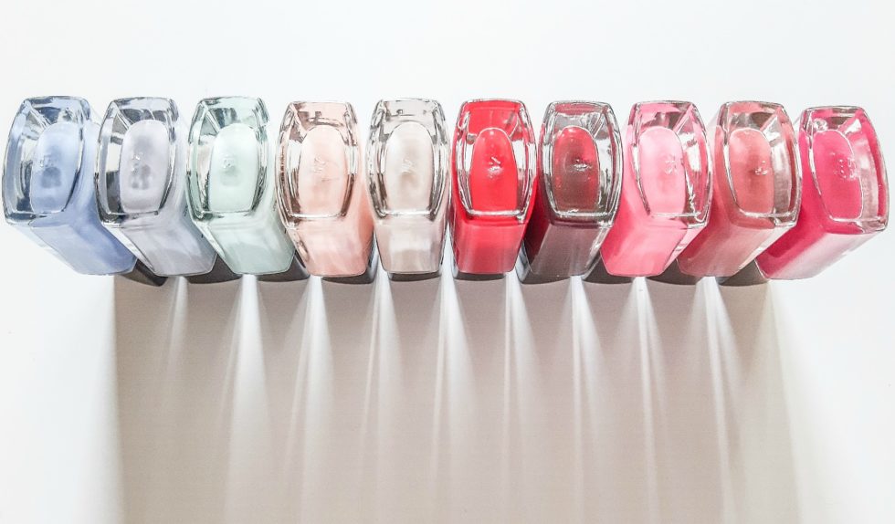 Te lakiery robią furorę na Instagramie. Świetnie się rozprowadzają i szybko schną!