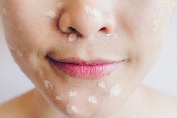 Nakładasz korektor tylko pod oczy? Oto 5 miejsc, w których powinnaś go aplikować, by zyskać trwalszy efekt makijażu