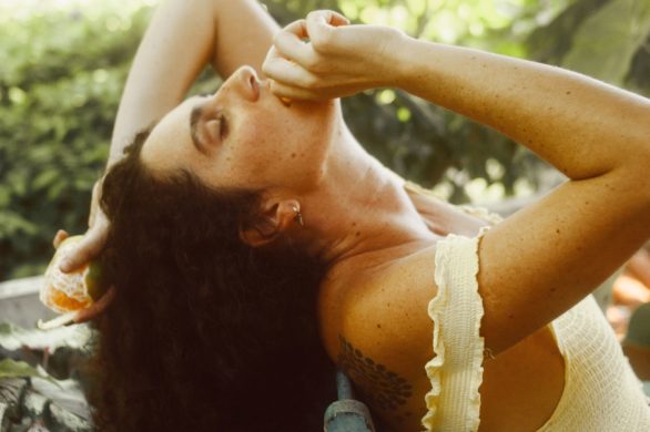 Wyjątkowy kosmetyk, który warto mieć w łazience. To podstawa letniej pielęgnacji. Przygotujesz z niego każdą maseczkę, ukoisz oparzenia i mocno nawilżysz skórę