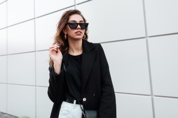 Ta lekka marynarka z lnu to prawdziwy skarb wyprzedaży. Cena zwala z nóg!