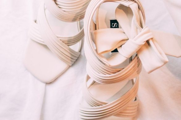 Chcesz, by Twój styl był bardziej kobiecy? Zainwestuj w te sandałki. Teraz kupisz je za jedyne 30 zł