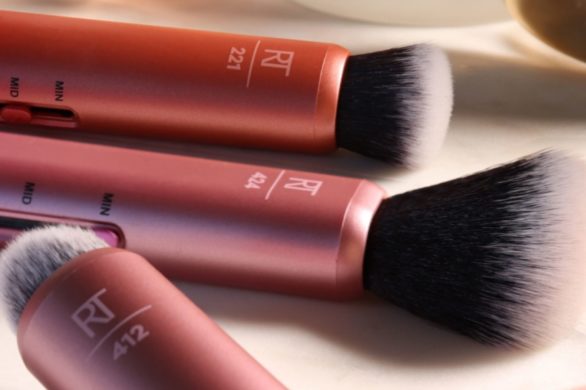 Pakowanie kosmetyczki na wyjazd nie jest łatwe, ale te pędzle do makijażu sprawdzą się idealnie w podróży