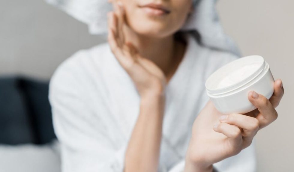 5 niezbędnych składników, których potrzebuje sucha skóra. Szukaj ich w kosmetykach