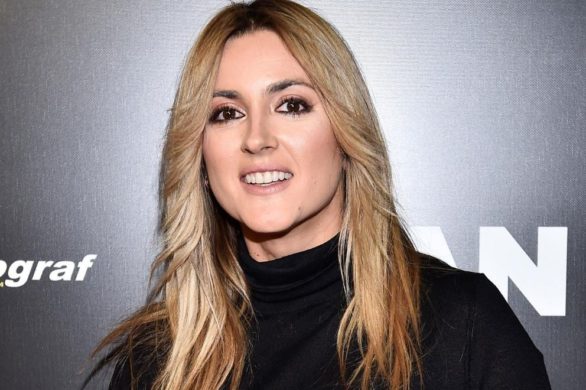 Karolina Szostak w zjawiskowej małej czarnej. Podobny model w świetnej cenie znajdziemy teraz w Mohito