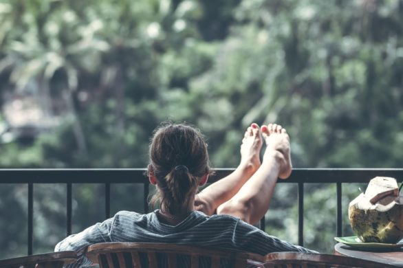 Kąpiel dla zmęczonych stóp. Ten przepis sprawi, że pozbędziesz się ciężkości w nogach!