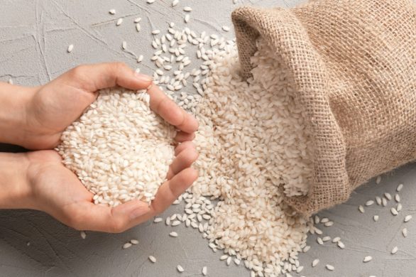 Ochrona ubrań za grosze. Ten prosty trik pomoże Ci zadbać o ubrania w szafie!