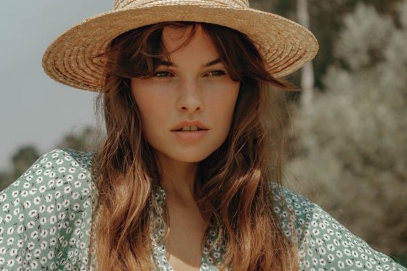 Faworyt na jesień: korygujący krem z pigmentami rozpraszającymi światło. Skutecznie nawilża cerę, sprawdzi się pod makijaż, a nawet zastąpi podkład