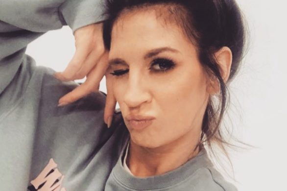 Sylwia Grzeszczak w naturalnych, pięknych lokach na weselu