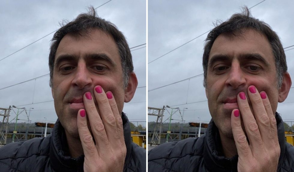 Gwiazda Snookera gra z różowym lakierem na paznokciach. Tak Ronnie O’Sullivan zwraca uwagę na raka piersi