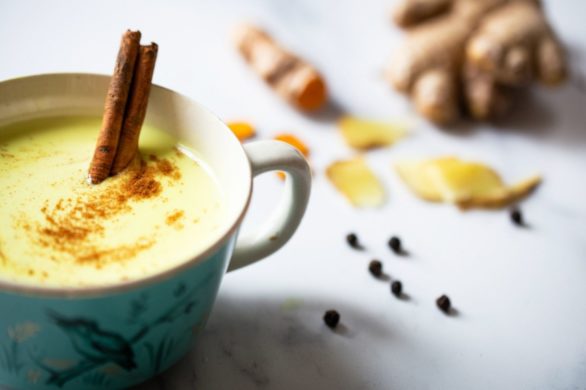 Przepis na „złote mleko” – słodki sposób na jesienną chandrę i wzmocnienie odporności