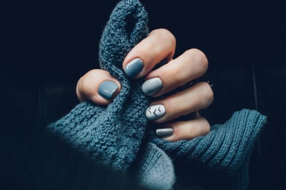 4 niepokojące rzeczy, które dzieją się z Twoimi paznokciami. Te zmiany na paznokciach mogą świadczyć o chorobach