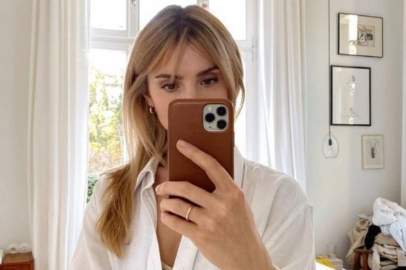 Kasia Tusk w tej stylizacji postawiła na naturalne kolory i modne kozaki. Wygląda bosko!