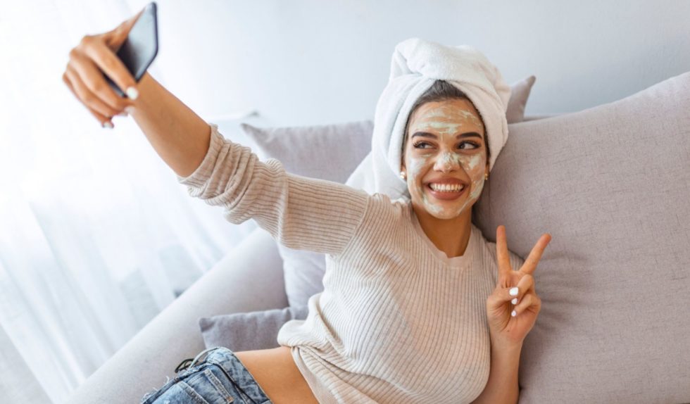 Błędy w zimowej pielęgnacji skóry, które popełnia każda z nas. Powodują szorstkość,  podrażnienia i pękające naczynka