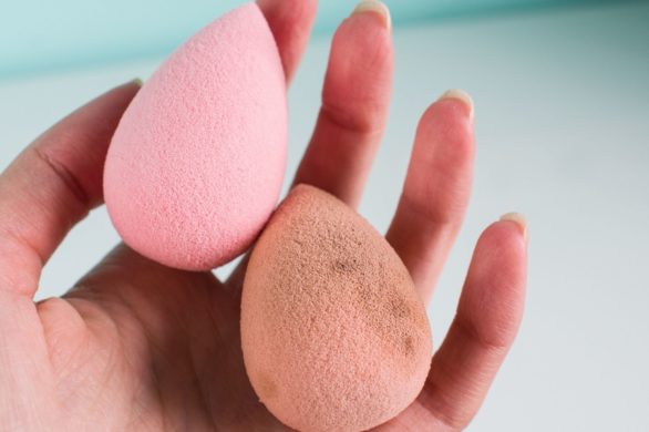 Ten prosty trik pozwoli wyczyścić gąbeczkę do makijażu tak dokładnie, jak nigdy! Wystarczą dwie minuty!