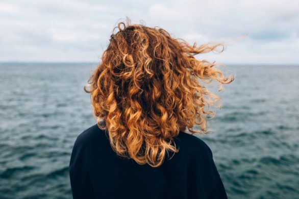 Masz naturalnie kręcone włosy? Ta fryzura jest stworzona dla Ciebie!