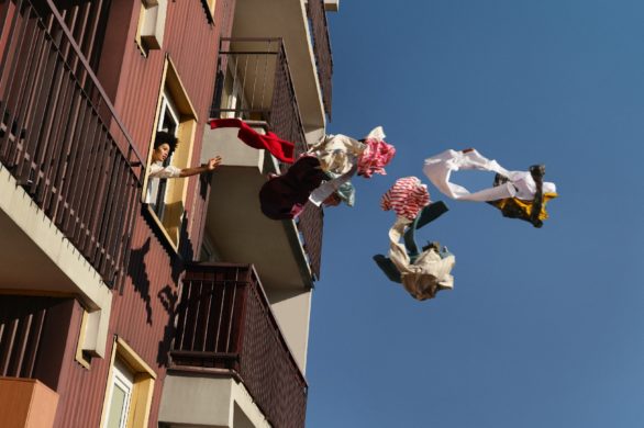 W Twojej szafie wciąż są JEGO rzeczy, choć już dawno nie jesteście razem? Zalando pomoże Ci się ich pozbyć