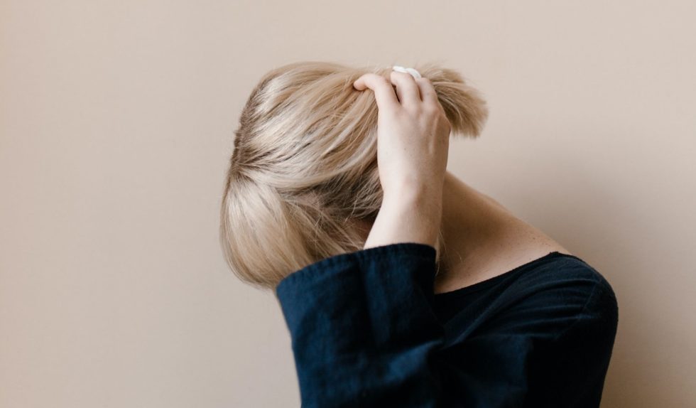 Oto kosmetyki, które naprawiły mój blond. Chłodny, platynowy odcień utrzyma się bez częstych wizyt u fryzjera