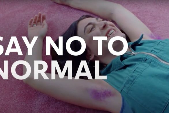 Popularna firma kosmetyczna usuwa określenie „normalny” z opakowań swoich produktów