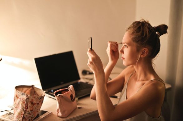 Uniwersalne produkty do makijażu, których potrzebujesz w swoim arsenale piękna