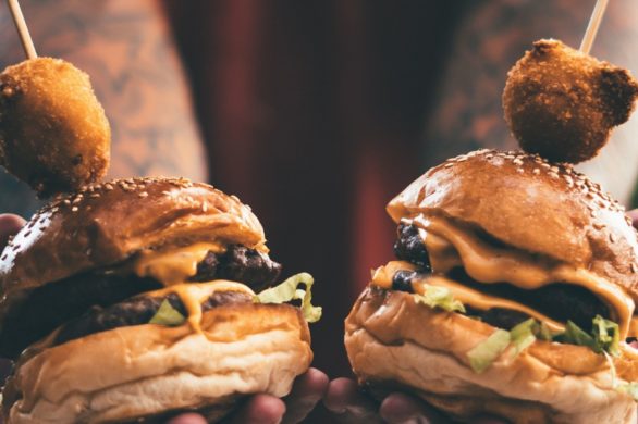 Wielka Brytania walczy z otyłością. Zakaz reklam fast foodów i słodyczy